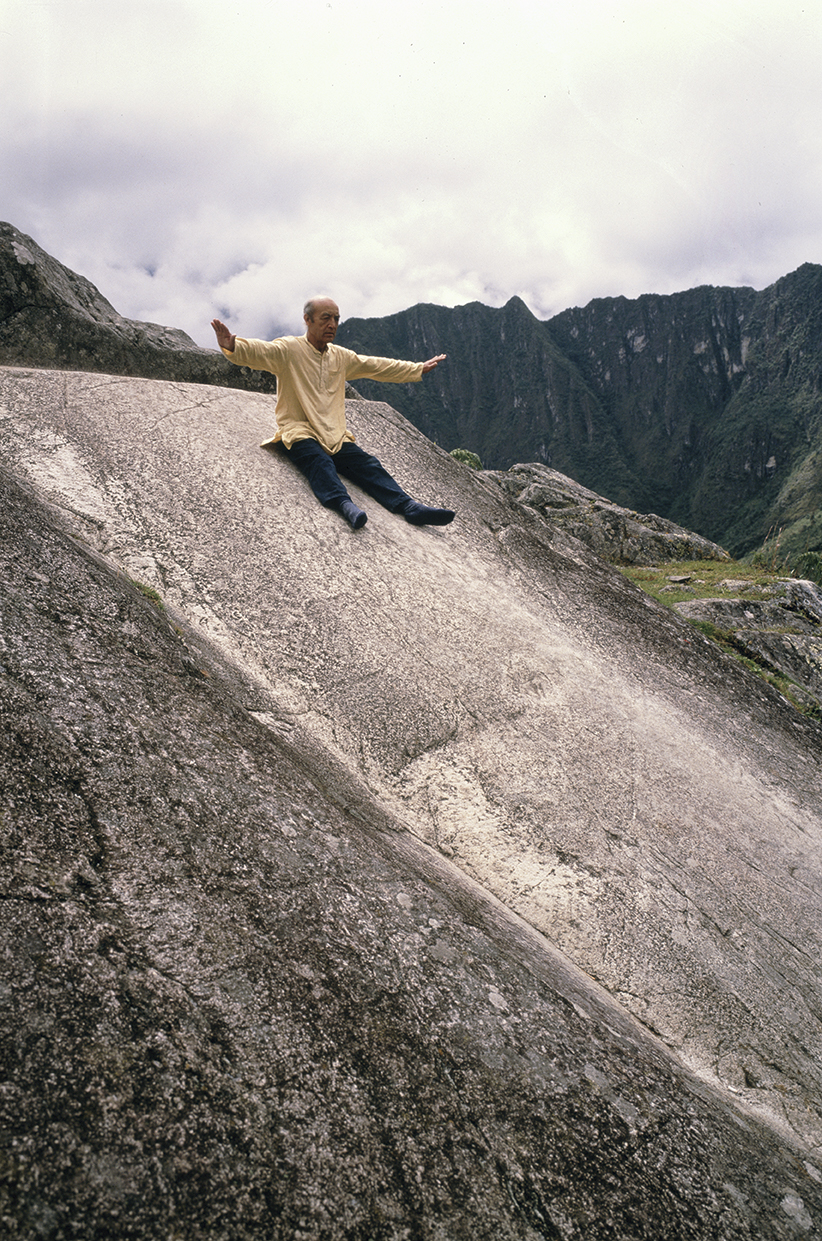 Isamu Noguchi in Machu Picchu, Peru, 1983 Photograph by Michio Noguchi
The Noguchi Museum Archives, 06974 ©INFGM / ARS - DACS